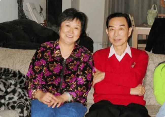 京剧名家唱了几十年“打倒美帝”，晚年定居美国