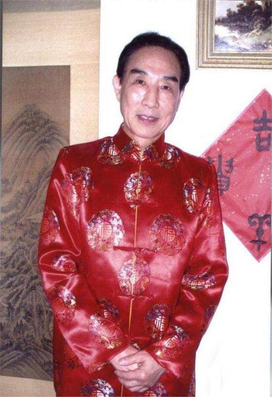 京剧名家唱了几十年“打倒美帝”，晚年定居美国