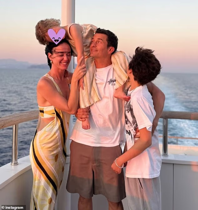 �ӹ�ǰ������³�໳��С13��ˮ���㣬�ϲ�£��