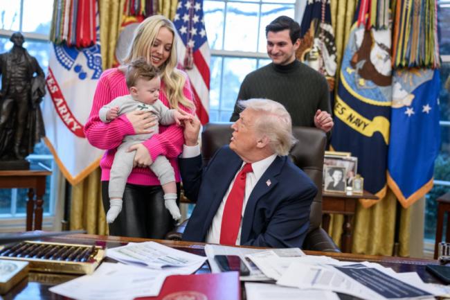 川普小女儿产后瘦30斤，“金丝雀生活”惹争议