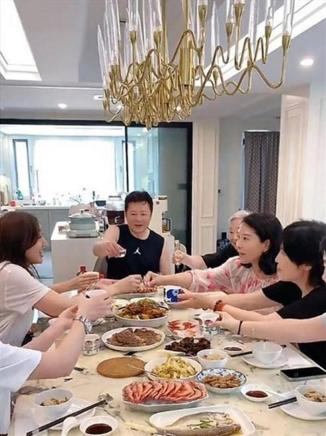 中国老戏骨祖孙三代在美奢华享乐 中国老戏骨祖孙三代在美奢华享乐