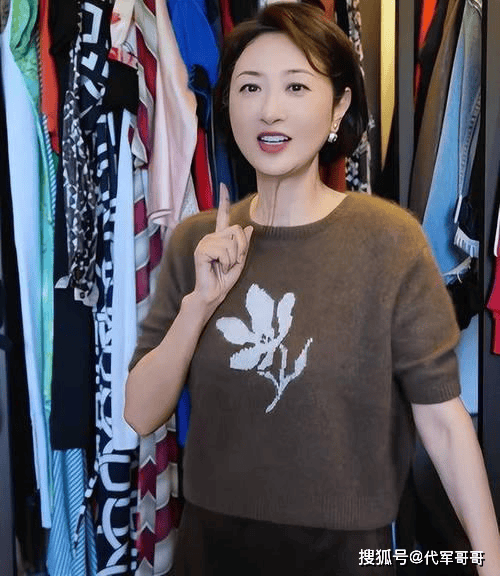 18年前胡紫薇大闹丈夫张斌发布会,如今他们怎样 18年前胡紫薇大闹丈夫张斌发布会,如今他们怎样