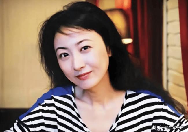 18年前胡紫薇大闹丈夫张斌发布会,如今他们怎样 18年前胡紫薇大闹丈夫张斌发布会,如今他们怎样