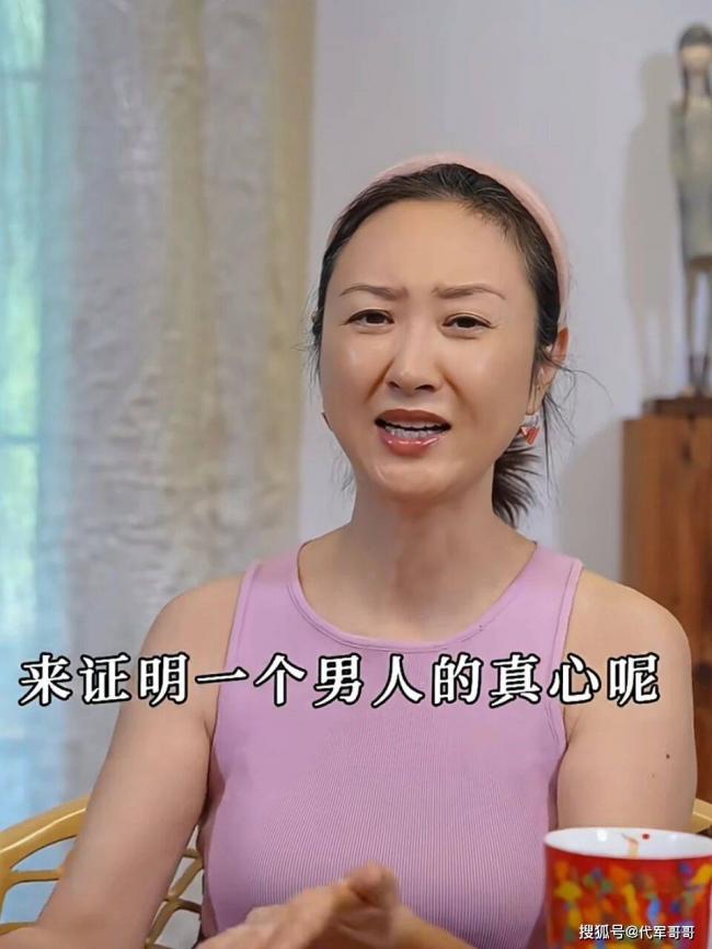 18年前胡紫薇大闹丈夫张斌发布会,如今他们怎样 18年前胡紫薇大闹丈夫张斌发布会,如今他们怎样