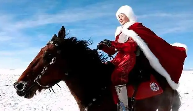 突发:新疆网红女官员贺娇龙坠马身亡 年仅47岁 突发:新疆网红女官员贺娇龙坠马身亡 年仅47岁