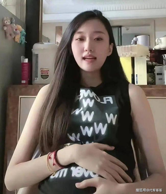 ����ѧ���²�����ͣ���Ů��ϱ���ε�ʲô��ͷ