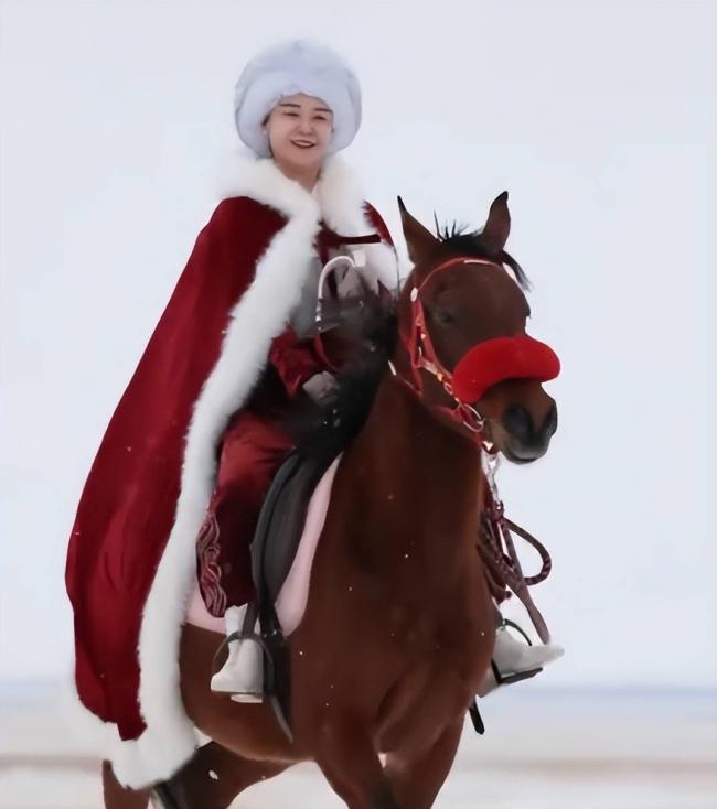 身体倒挂，头骨被踩，贺娇龙去世细节曝光