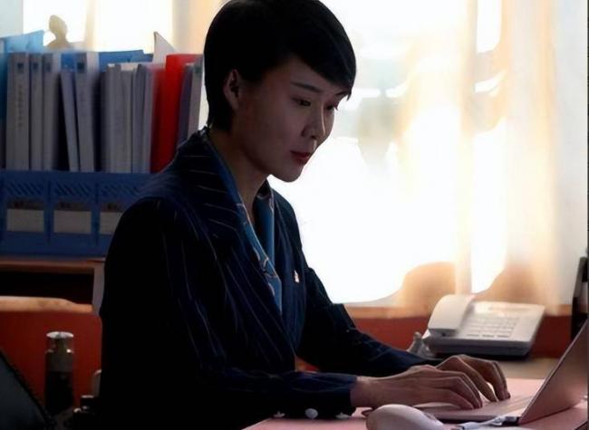 身体倒挂，头骨被踩，贺娇龙去世细节曝光