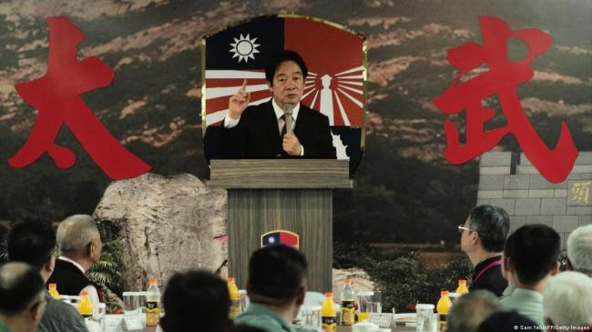 С�ı����ڽ������̨���쵼��