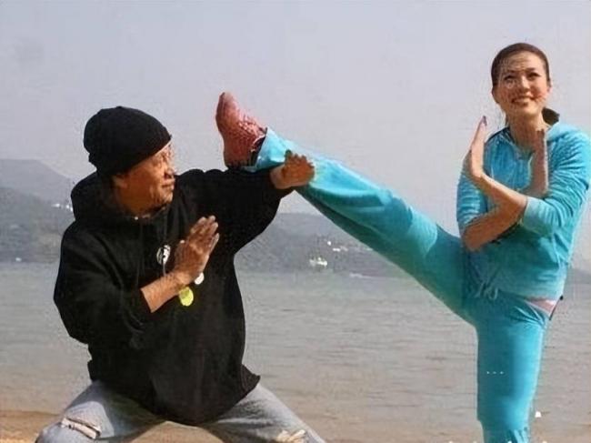 ��С��������أ����ӽ�3��ªϰ