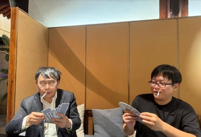 ����ƽ����װ�޸ߴ��ϣ����ӿɰ���Ů����18���