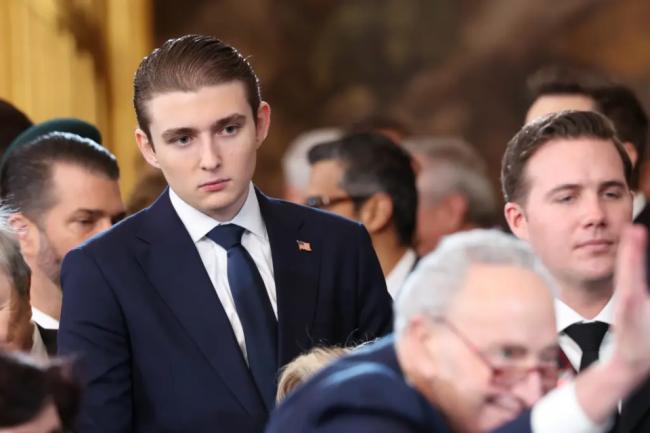 巴伦救下英国女网友，总统儿子被接线员斥责