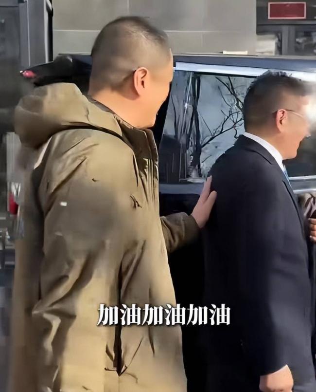 全网沸腾:李亚鹏哭了!他带1900万现金来了 全网沸腾:李亚鹏哭了!他带1900万现金来了