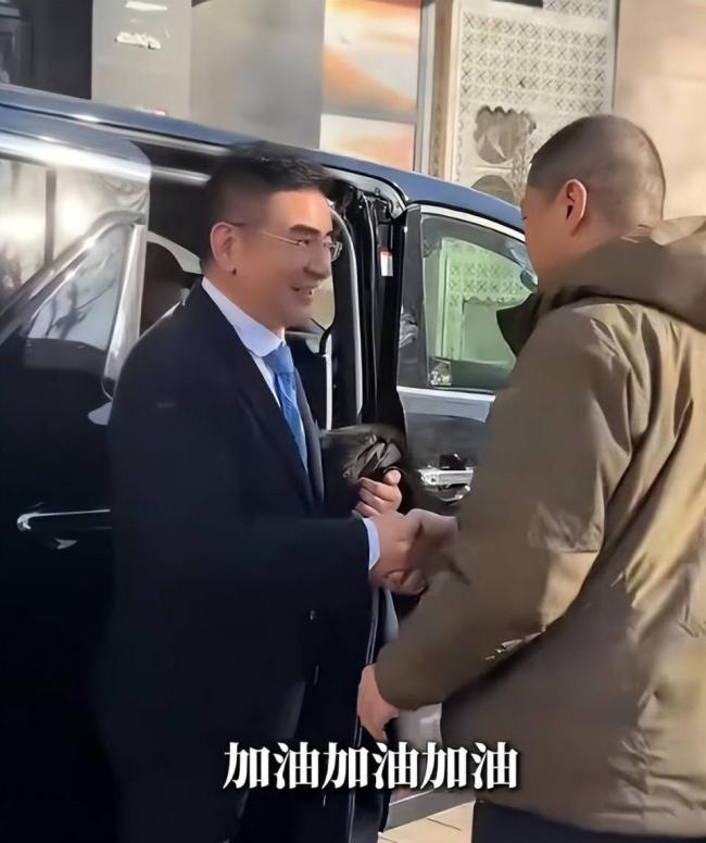 全网沸腾:李亚鹏哭了!他带1900万现金来了 全网沸腾:李亚鹏哭了!他带1900万现金来了