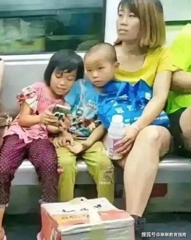 二胎家庭对比图火了 网:送外卖和吃外卖 二胎家庭对比图火了 网:送外卖和吃外卖