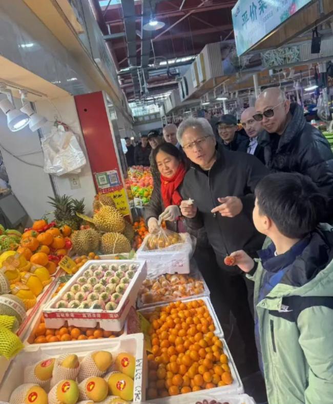 Ӣΰ��CEO����ѫ�����Ϻ����г� �߳Ա߹�