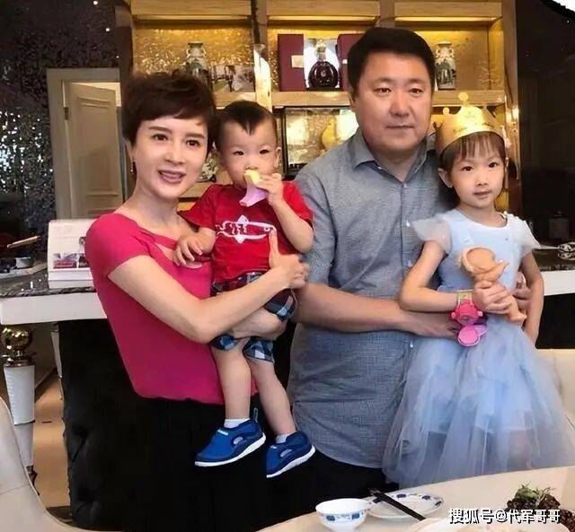 50岁金巧巧近况曝光！与吴启华分手后嫁影业巨头