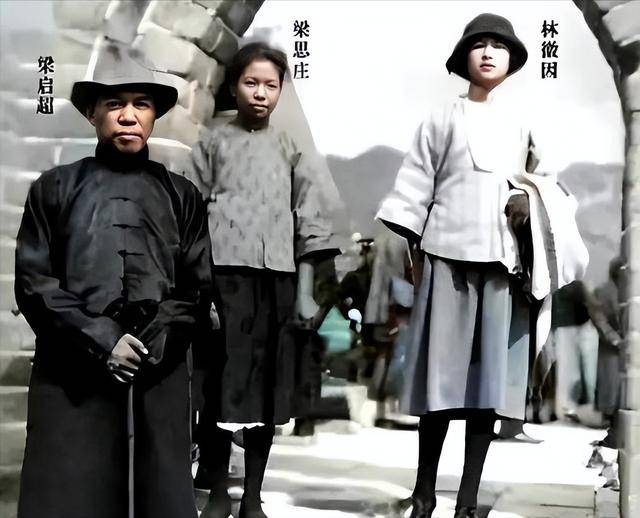 老照片：梁思成和林徽因甲板上留影