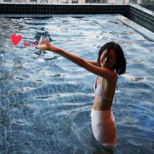 没滤镜全看光,周冬雨泳装照震撼全网 没滤镜全看光,周冬雨泳装照震撼全网