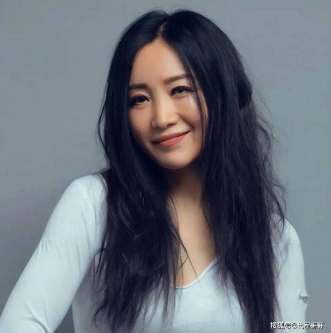 她连续5次上春晚,与恩师同居怀孕被骗流产 她连续5次上春晚,与恩师同居怀孕被骗流产