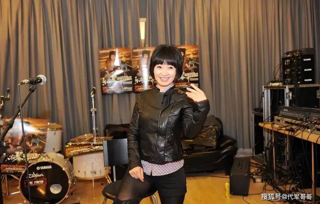 她连续5次上春晚,与恩师同居怀孕被骗流产 她连续5次上春晚,与恩师同居怀孕被骗流产