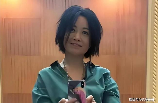 她连续5次上春晚,与恩师同居怀孕被骗流产 她连续5次上春晚,与恩师同居怀孕被骗流产