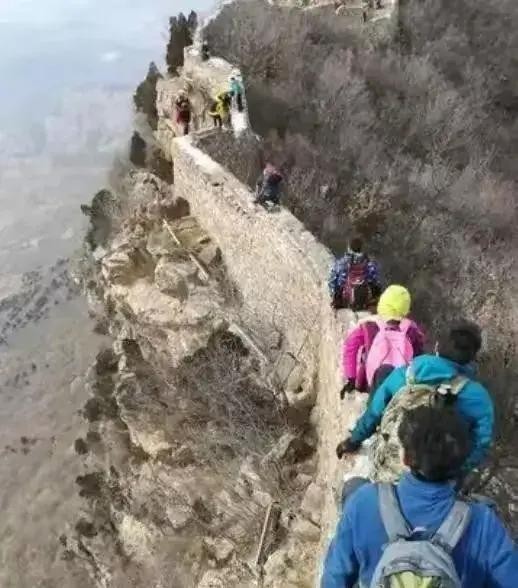 绝望:北大女博士倒挂长城2小时,目睹自己坠亡 绝望:北大女博士倒挂长城2小时,目睹自己坠亡