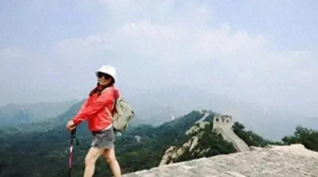 绝望:北大女博士倒挂长城2小时,目睹自己坠亡 绝望:北大女博士倒挂长城2小时,目睹自己坠亡