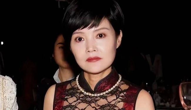 她11岁被谢晋看中,追过姜文,如今孑然一身 她11岁被谢晋看中,追过姜文,如今孑然一身