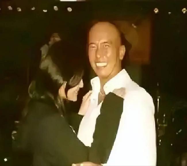 ��Sȥ��һ���꣬��ý�׶Ȼ�ԭ��������