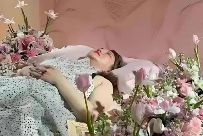 ��Sȥ��һ���꣬��ý�׶Ȼ�ԭ��������