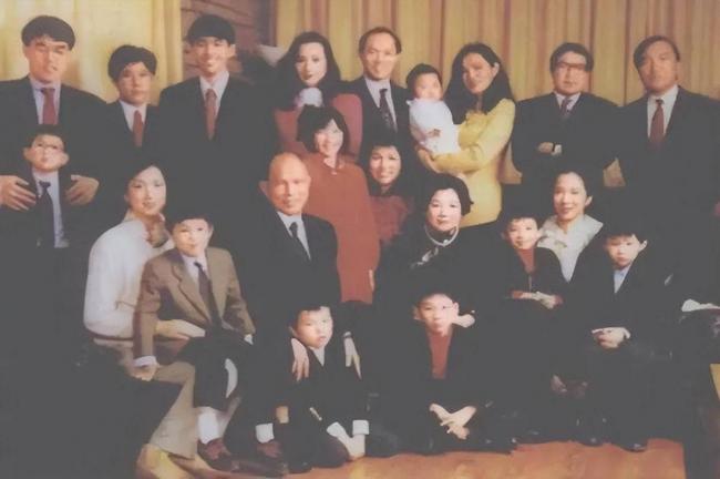 带领家族兴盛百年 霍家四代主母各显气度 带领家族兴盛百年 霍家四代主母各显气度