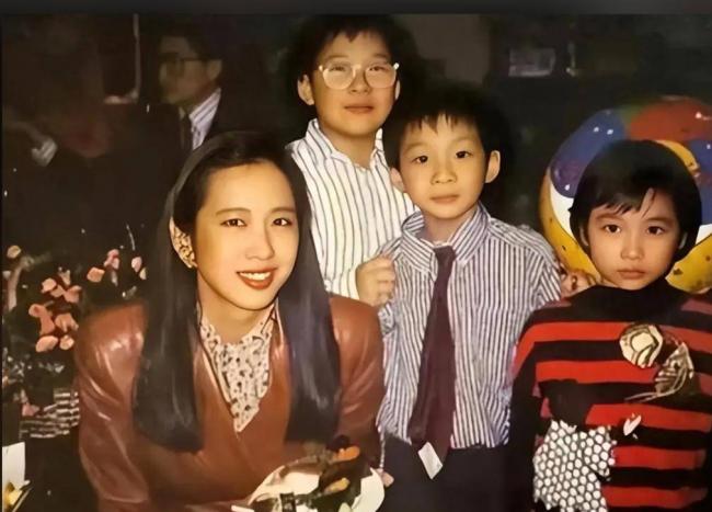 带领家族兴盛百年 霍家四代主母各显气度 带领家族兴盛百年 霍家四代主母各显气度