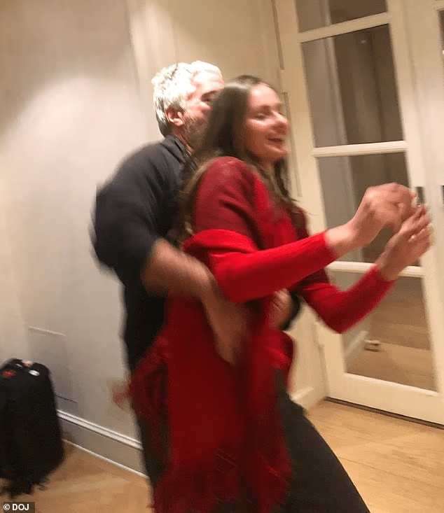 20��׶���˹Ů��ѧ���������ǰ���˹̹�������