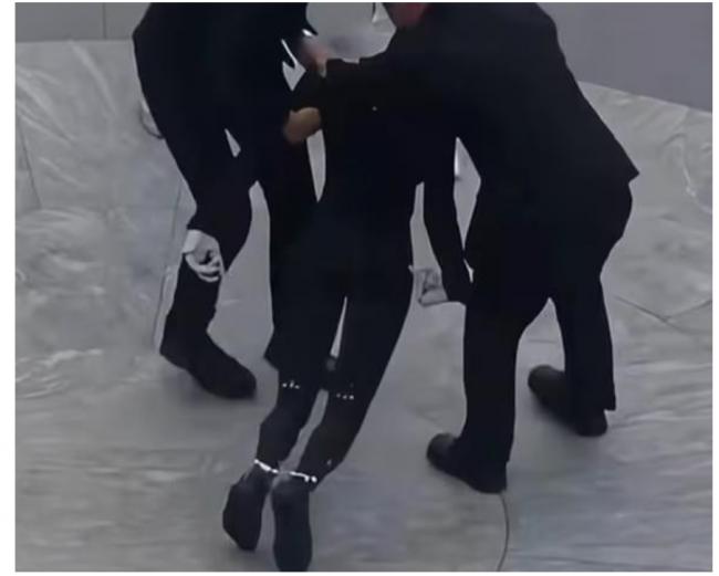 走着猫步“哐当”，中国人形机器人的屈辱