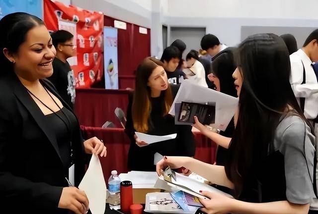 ���������ж��ٻ��ˣ������úܶ���˲�������