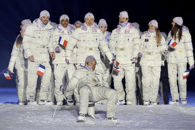 当着全球观众面摔倒 法运动员冬奥开幕式出糗