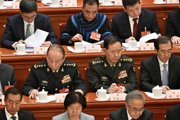 5���źţ������ί����ϯ������ǰ������