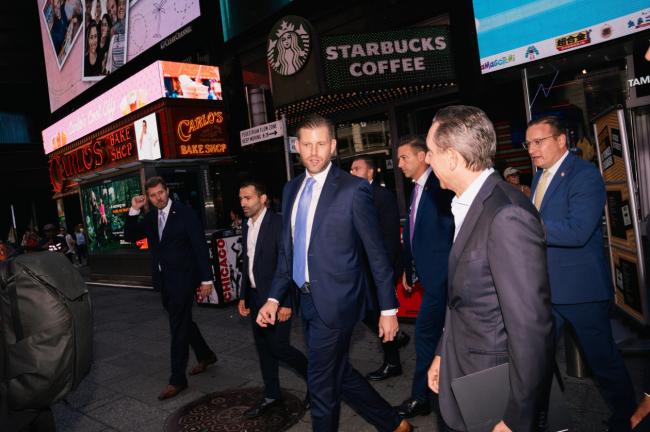 父辈掌权子女掘金：川普核心圈两大家族赚翻了