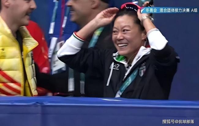 冬奥会：中国教练率东道主击败中国夺金 喜极而泣