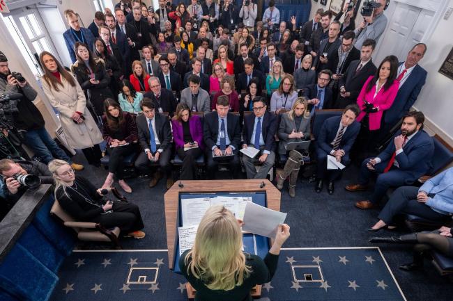 紧紧贴上川普，贝索斯递上诚意满满投名状