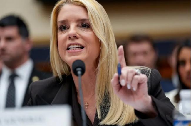 淫魔案：美司法部长遭围剿激辩 场面数度失控