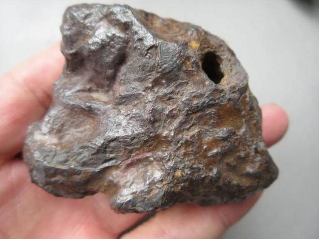 炸锅：重两吨，俄截获中国45亿年前珍贵国宝