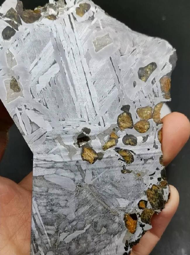 炸锅：重两吨，俄截获中国45亿年前珍贵国宝