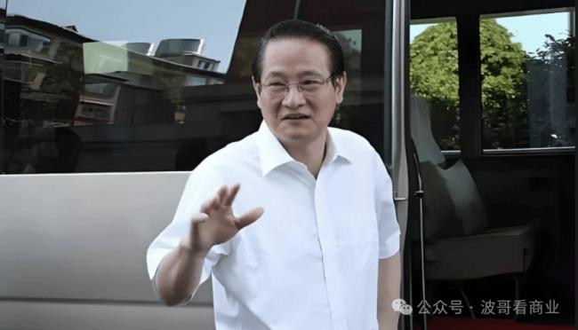 “易公子”浮出水面，走向覆灭的“衙内”样本