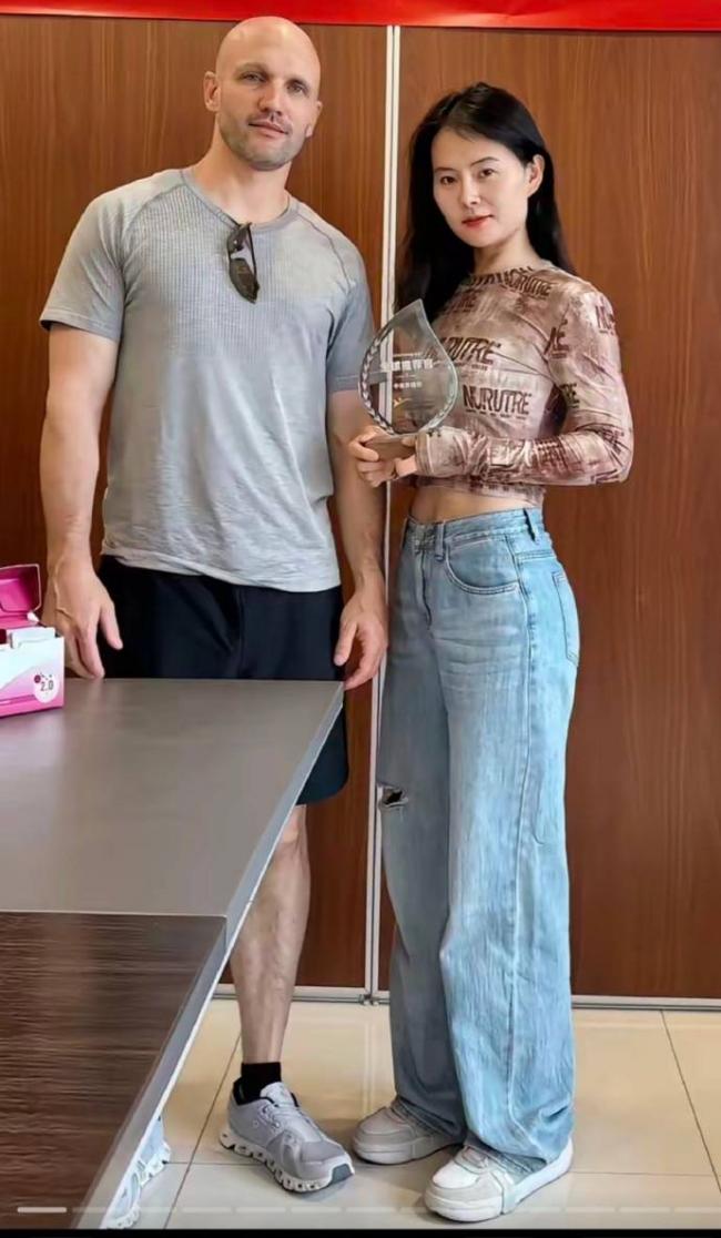 中国女网红离婚翻车 美国丈夫要近百万美金赔偿