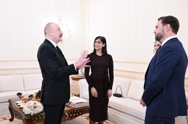 美第二夫人怀胎暴瘦,黑眼圈醒目,万斯惹麻烦 美第二夫人怀胎暴瘦,黑眼圈醒目,万斯惹麻烦