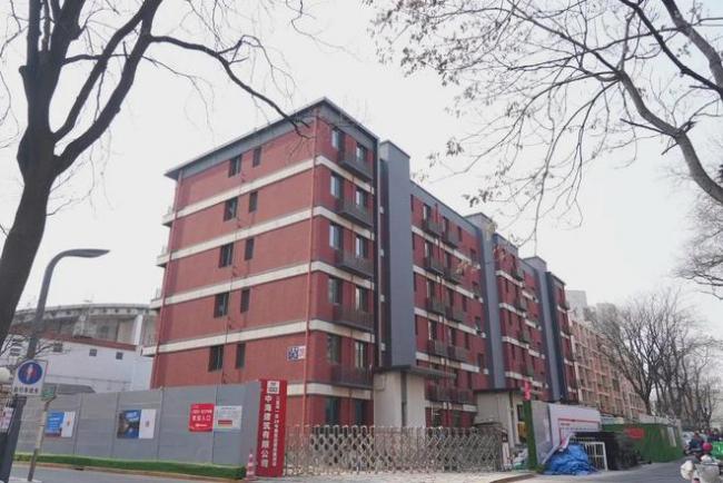 北京一“墙体开裂”老楼  拆掉建新楼仅用46天