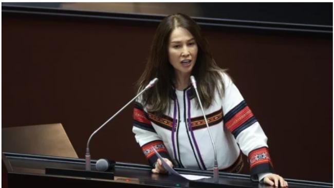 惊爆她面见胡锦涛后, 国台办转交2000万人民币 惊爆她面见胡锦涛后, 国台办转交2000万人民币