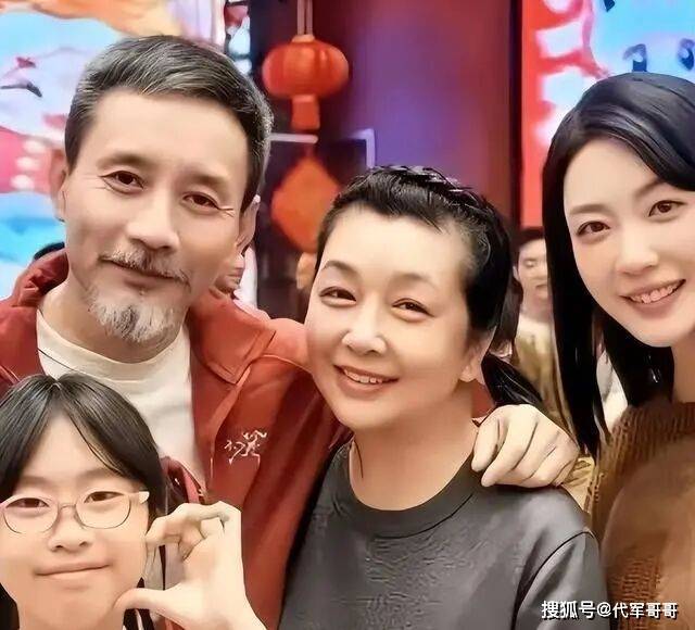 58岁江珊,再婚嫁田小洁,和女儿定居美国 58岁江珊,再婚嫁田小洁,和女儿定居美国